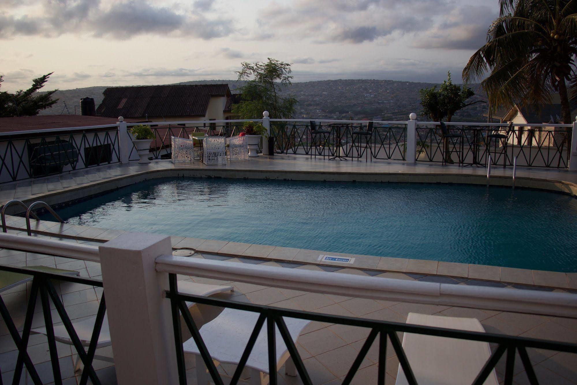 Hill View Hotel Mccarthy Hills Botianaw Eksteriør bilde